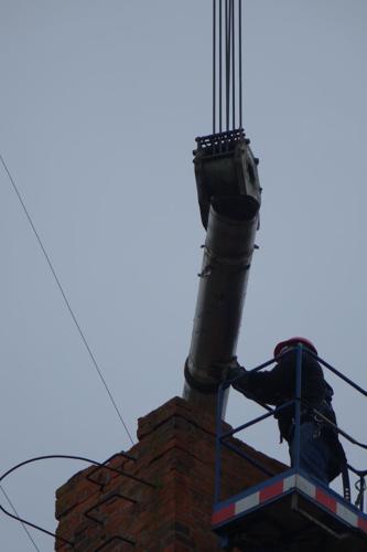30 méteres daruval kezdték meg a kéménybontást a művelődési házon Kiskunmajsán 15